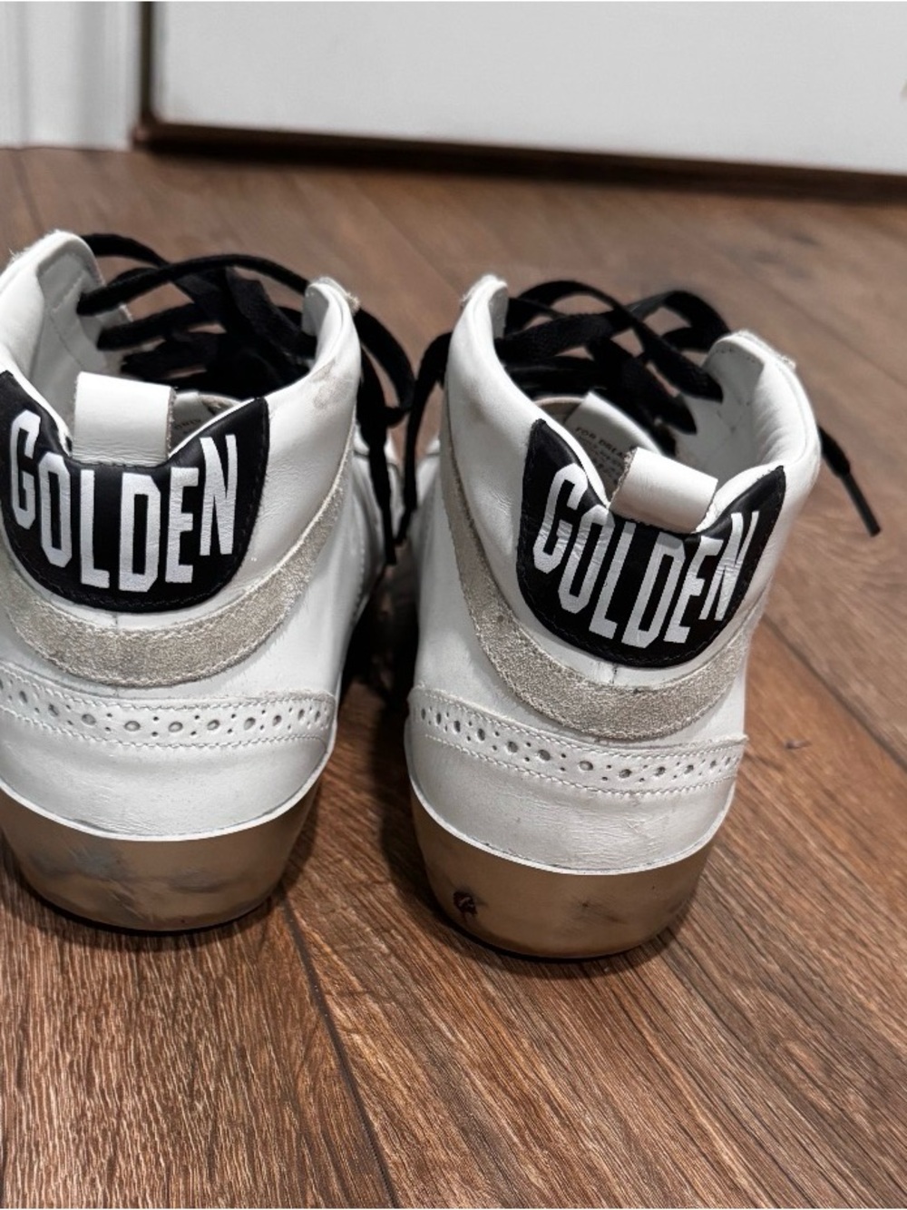 Golden Goose White Sneakers with Black Star and Black Laces - Picture 2 of 6
